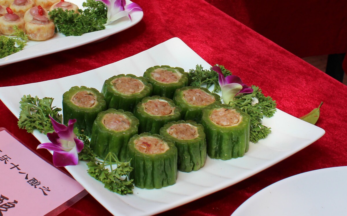 Stuffed meat in bitter melon