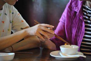instruction on using chopsticks