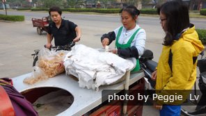 Échoppe ambulante à snacks en friture située au bord de la route à Guilin