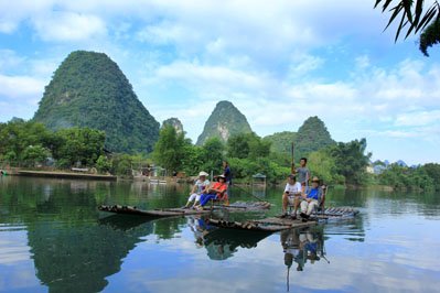 zattera di bambu sul fiume li