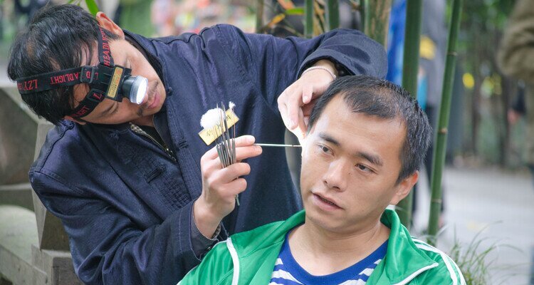 Nettoyage d'oreille traditionnel de Chengdu