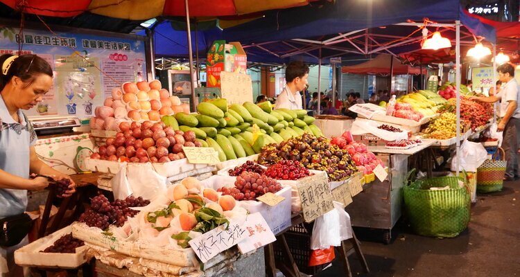 Guilin's Seasonal Fruits