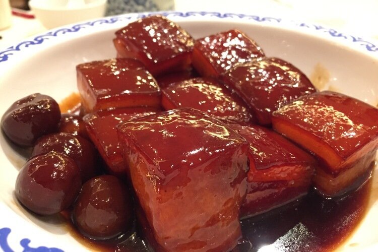 Cerdo estofado (红烧肉)