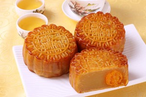 Chinese Mooncakes 2024: Top Flavors, Recipes, Symbols. Mooncake in ...