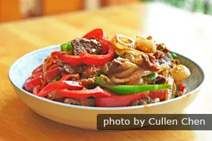 Black pepper beef fillet is a typical stir-frying dish