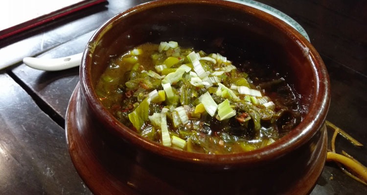 noodles with soup and preserved cabbage