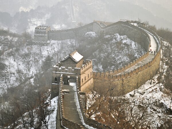Grande Muraglia di Mutianyu a Pechino tra montagne e paesaggi invernali