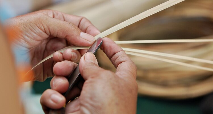 Learn to weave bamboo basket