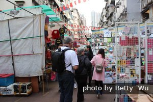 The Ladies' Market hawker street is not to be missed!