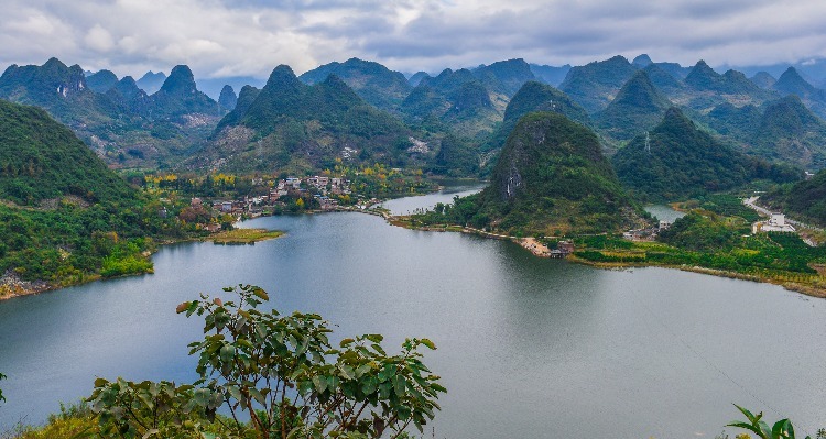 a lake surronded by peaks