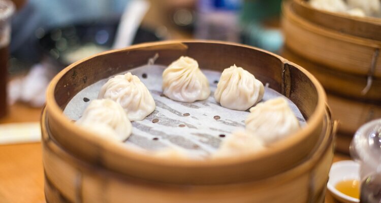 El xiaolongbao, como uno de los platos más representativos de la gastronomía china, se originó en Shanghái.