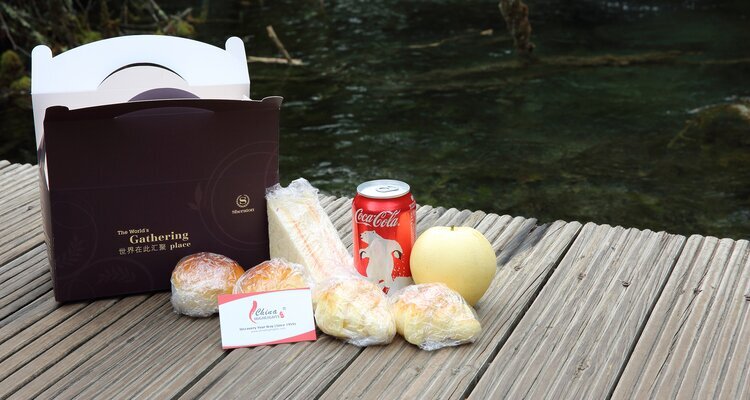 Prepare a simple meal while visiting Jiuzhaigou in August