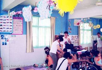 El personal de China Highlights visita la casa del amor