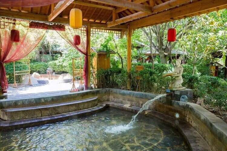 Aegean Sea Hot Spring Hotel in Lintong