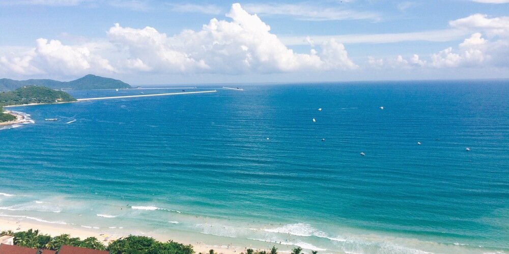 Белоснежные пляжи и лазурное море в Санья для идеального отдыха 2026