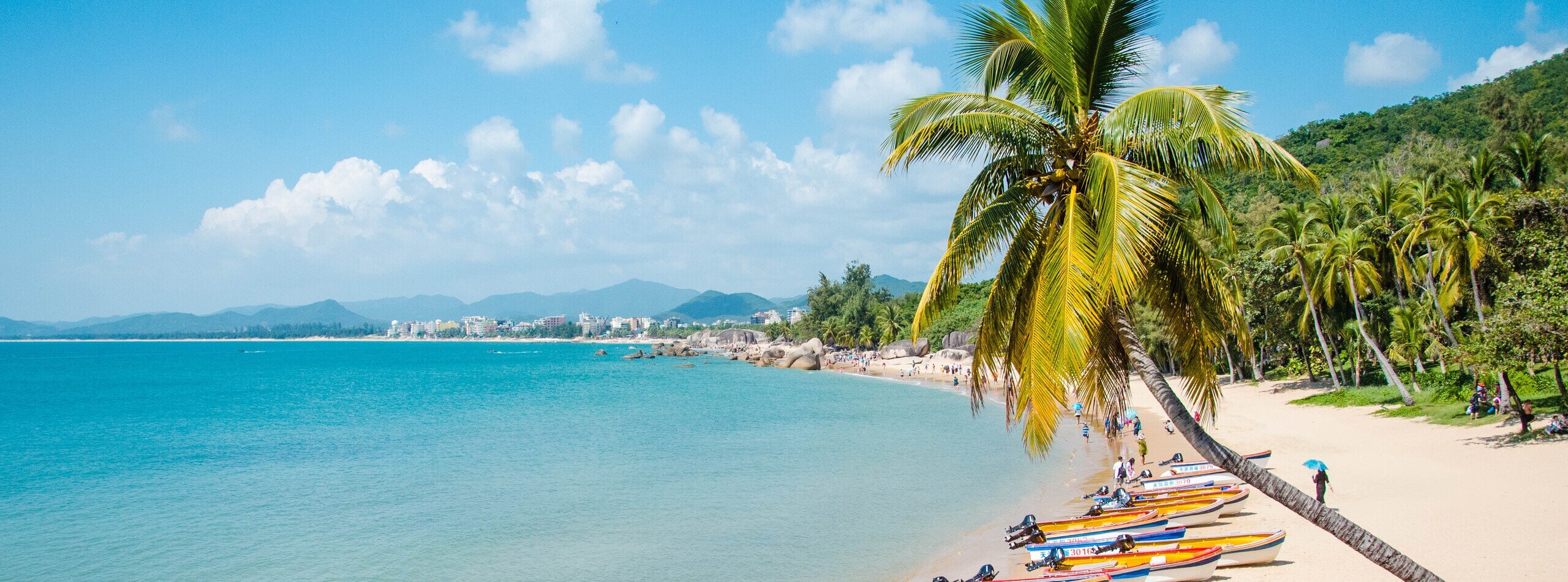 Spiaggia tropicale di Sanya, ultima tappa del tour privato in Cina di 16 giorni con Pechino, Pingyao, Xi'an, Zhangjiajie e Shanghai