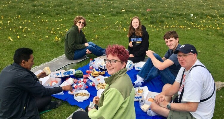 Lake Yamdrok picnic