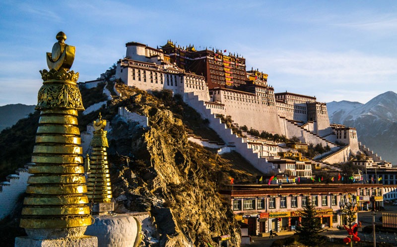 Potala Palace: Dalai Lama's Palace, Architecture, Interior, Travel Info