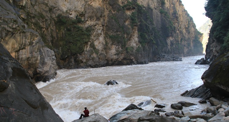 Erdrutsche können Juli/August im Tiger-Sprung-Gorge in Lijiang auftreten