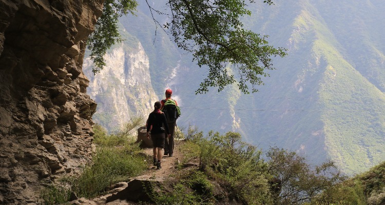Hiking in the Tiger Leaping Gorge