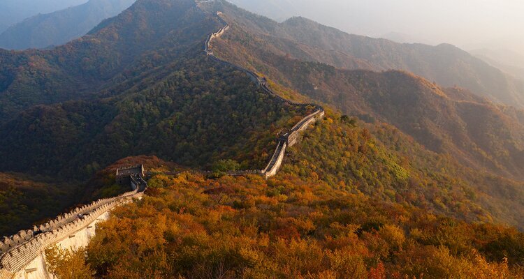 La Gran Muralla de Mutianyu en otoño ofrece paisajes hermosos.