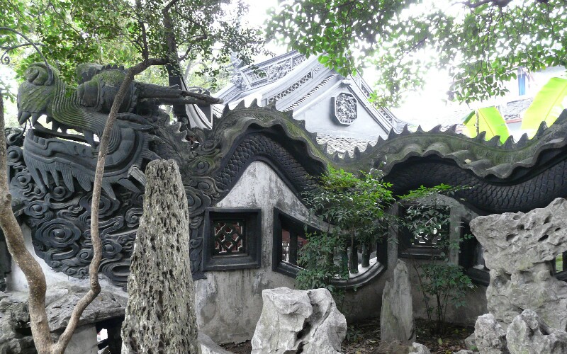  Yu Yuan - a Garden Oasis in the Center of Shanghai's Old City 