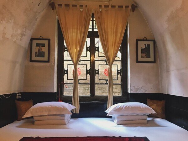 Wander through the magnificent Thai palaces and temples.