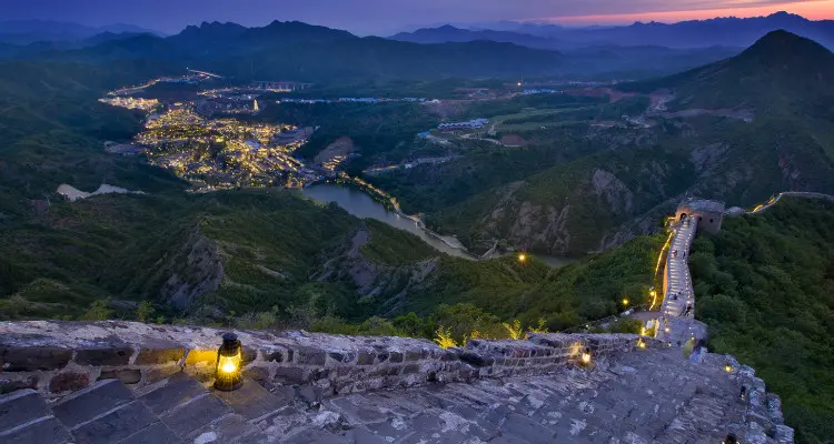 Visit the Great Wall at Night