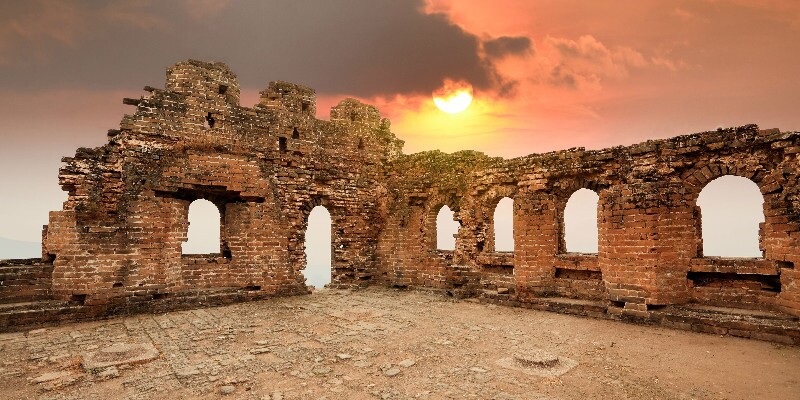 the broken watchtower at Jinshanling