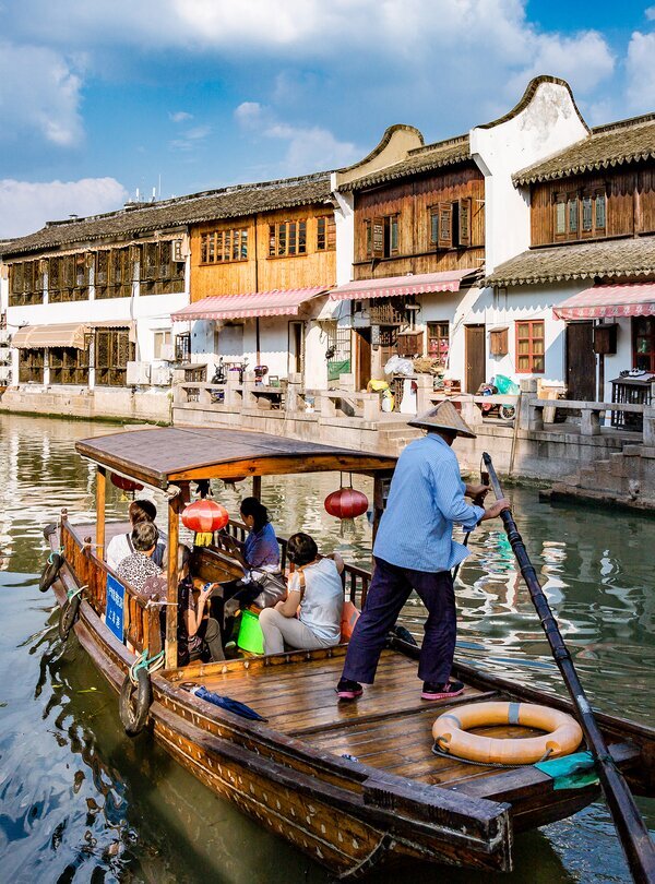 Giro in barca sui canali di Zhujiajiao vicino a Shanghai