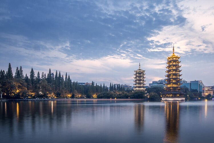 Гуйлинь город— красивый город для съёмок в чжуанском костюме