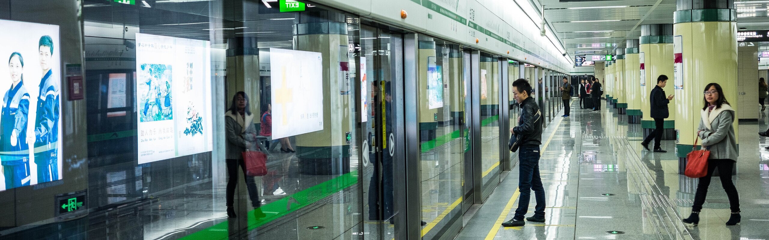 Touring Hong Kong by MTR Subway and Tram 