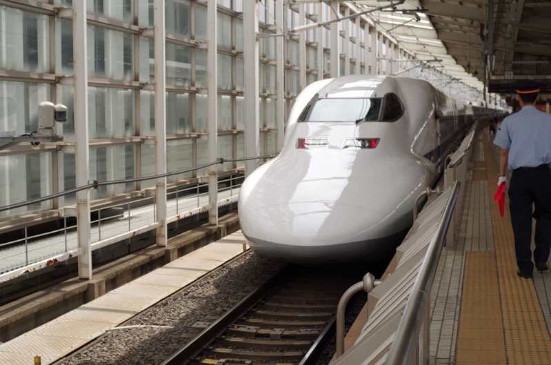 japanese high-speed train