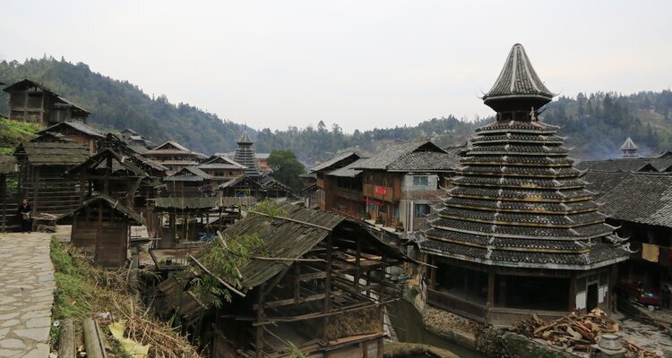 Dong Traditions and Architecture