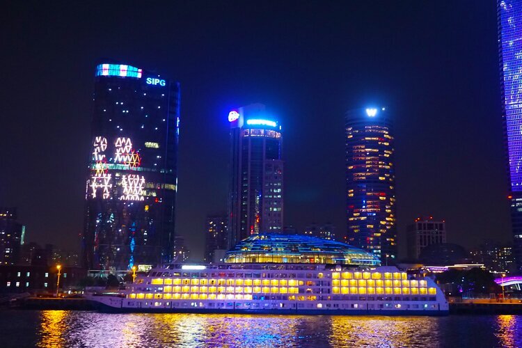 Crucero nocturno en el río Huangpu
