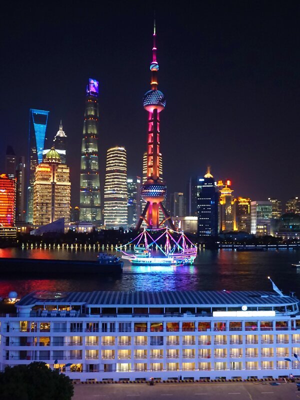 Crucero nocturno por el río Huangpu en Shanghái