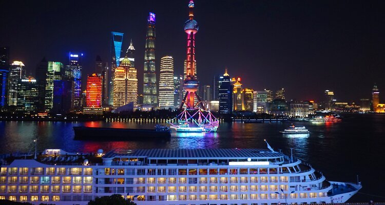 Podrás disfrutar de la vista nocturna desde el crucero.