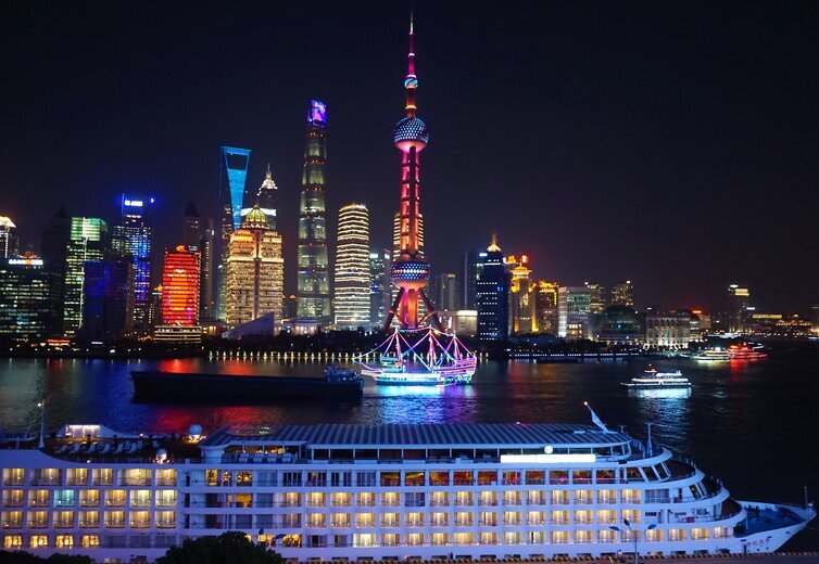 Paseo nocturno por el río Río Huangpu