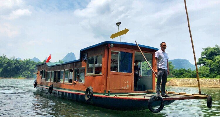 Prendre le ferry pour le marché de Fuli