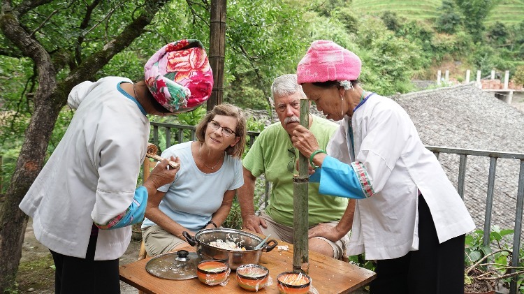 Make Bamboo Tube Sticky Rice