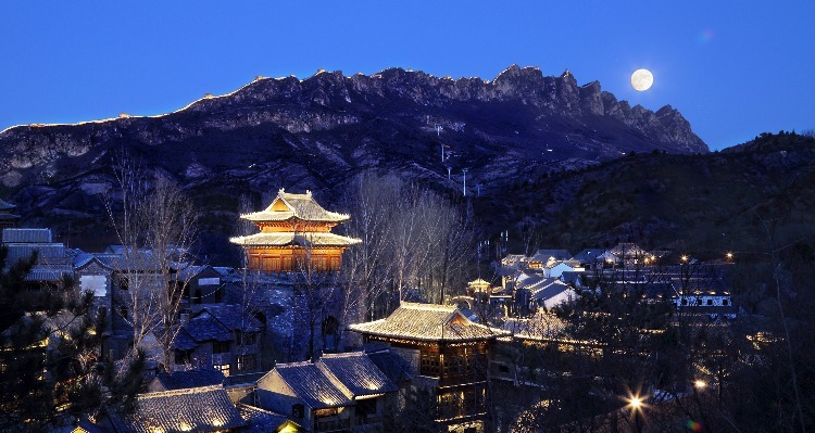 The night view of Gubei Water Town