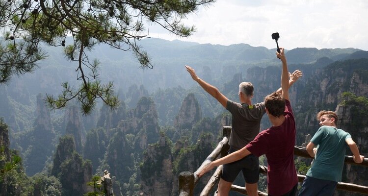 Our three young male guests were thrilled by the beautiful scenery of Zhangjiajie National Forest Park, and were excitedly shouting and taking pictures.
