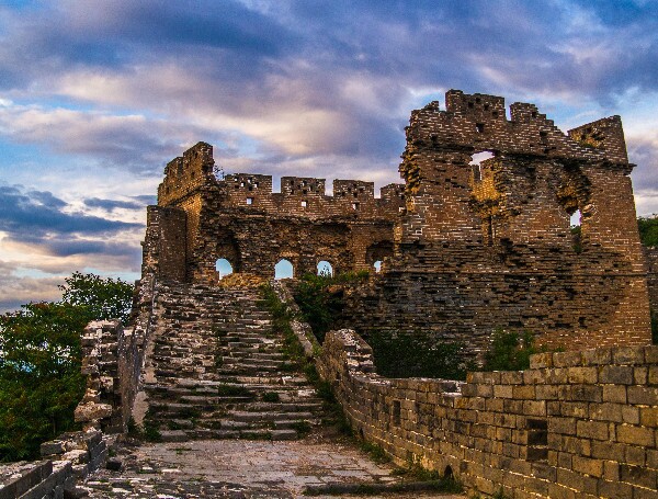 the broken Great Wall 