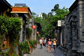 the wide and narrow alleys