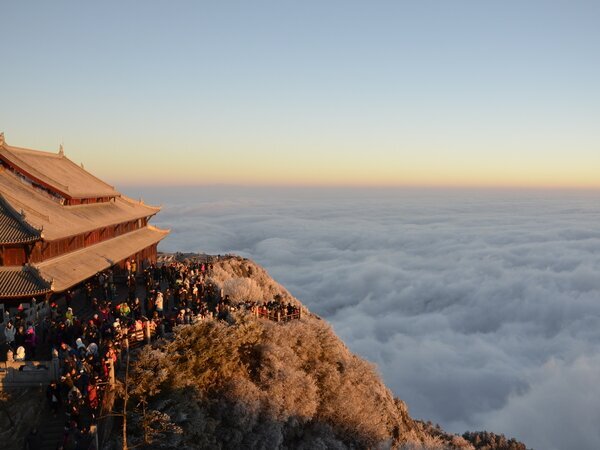 峨眉山金頂の絶景