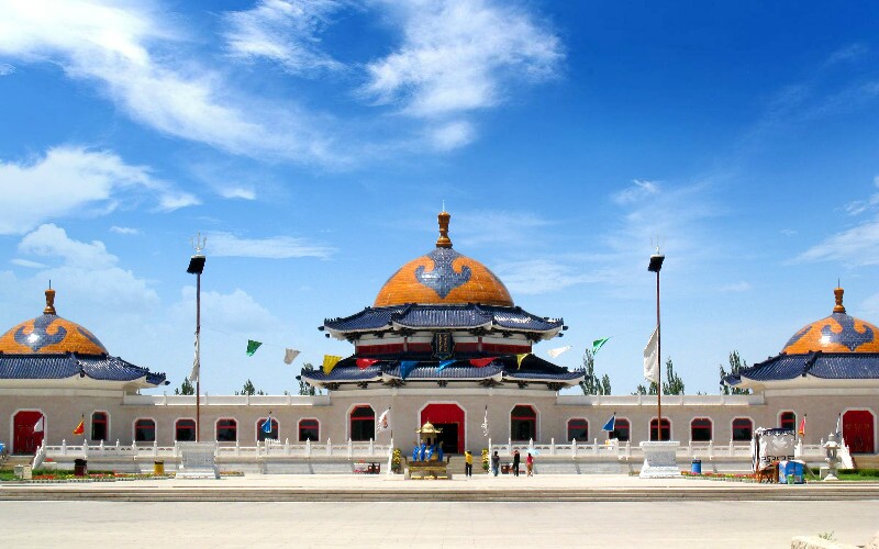  The Mausoleum of Genghis Khan 