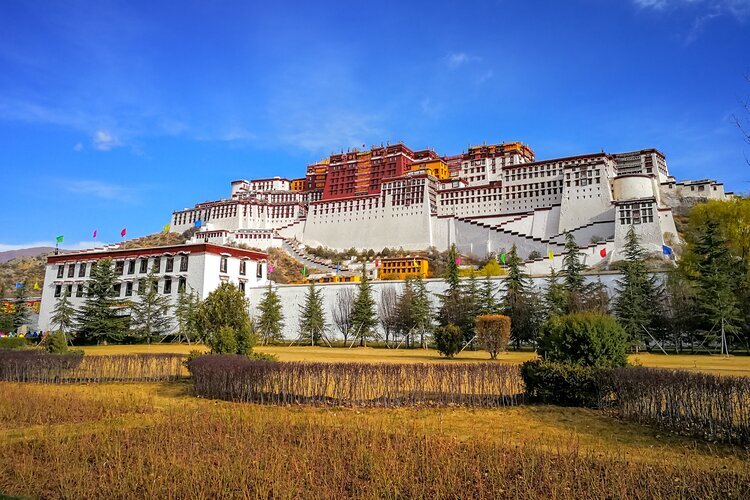 Дворец Потала — красивое место для съёмок в тибетском костюме