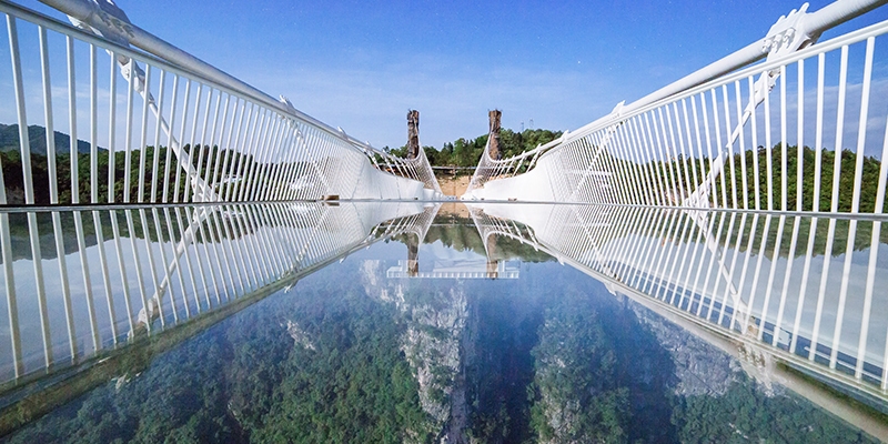 Zhangjiajie's famous glass bridge