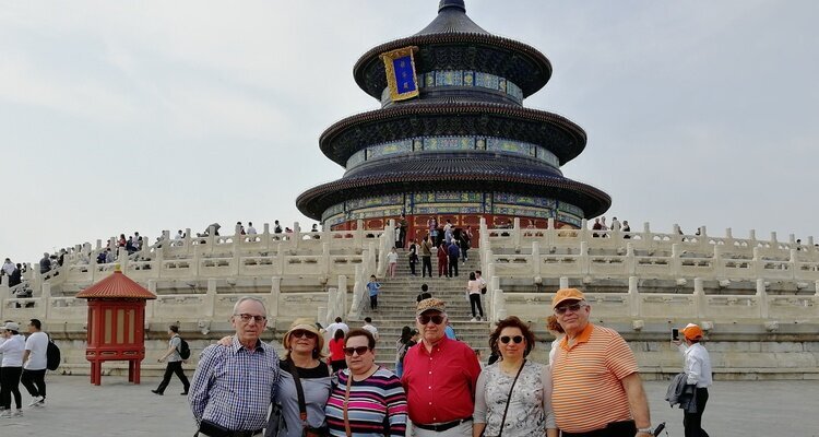 Foto de grupo de nuestros viajeros en el Templo del Cielo.