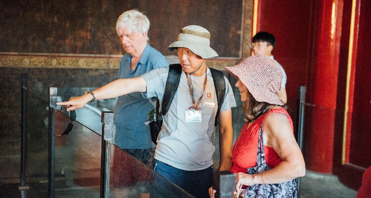 guide tells a story in the Forbidden City